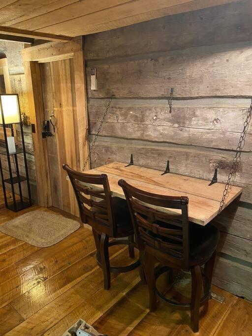 1850's Settlers At Wethero Ridge & Theater Holiday home *
